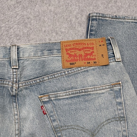 Levi's 501 Jeans Men's 35x30* Higher Mountain Light Wash Distressed Denim - Picture 9 of 10